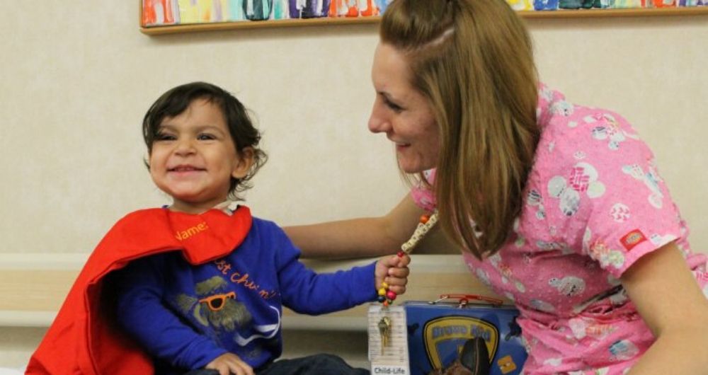 Play-lady eases children's fear in hospital